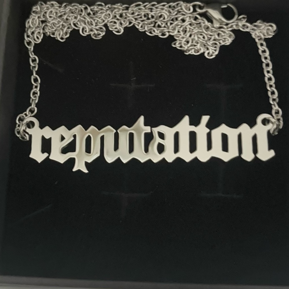 Taylor Swifts Reputation. Silver Reputation necklace memorabilia. Very shiny